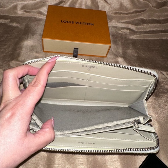 ❌SOLD❌Chanel Zip Wallet - Picture 9 of 12
